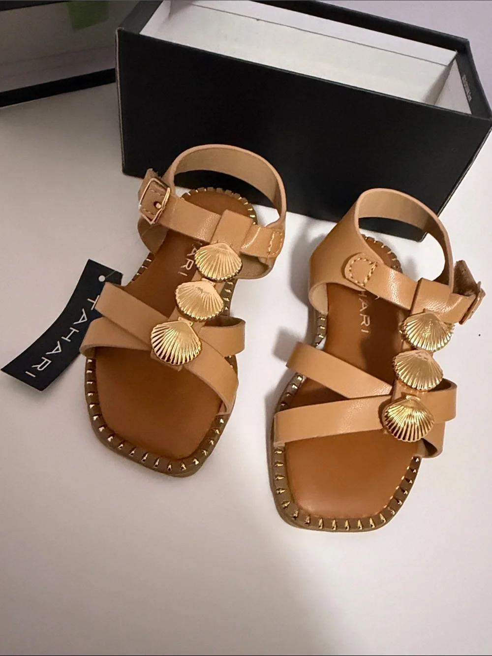 Tahari tan leather